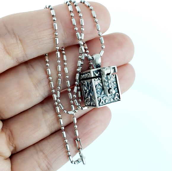 Sterling silver necklace treasure box pendant - Picture 3 of 16